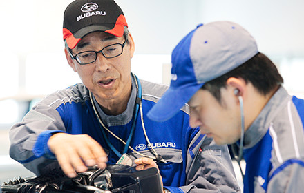 スバルアカデミーで生徒にレクチャーする武井