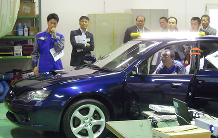 技術研修中の三田