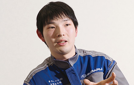 インタビュー中の角舘